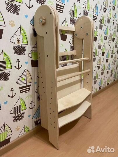 Башня маленького помощника Монтессори