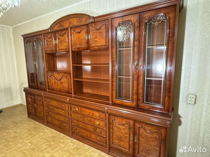 Стенка в гостиную, Испания