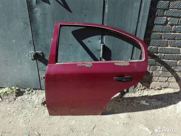 Задняя левая дверь Skoda Octavia Tour/ Шкода Октав