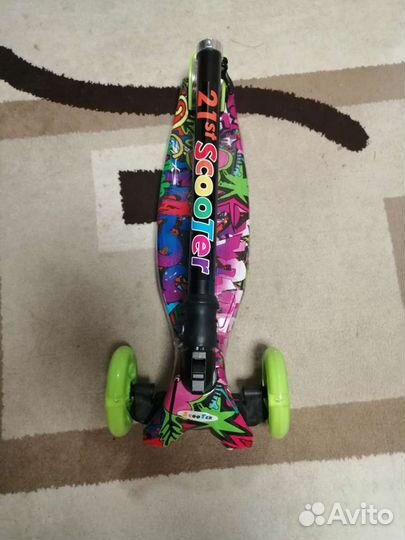 Детский трехколесный самокат