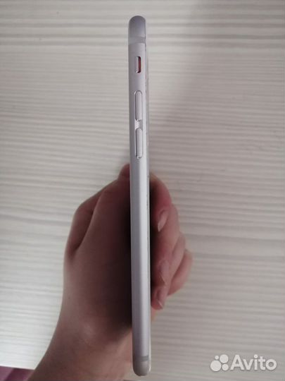 Телефон iPhone 6s