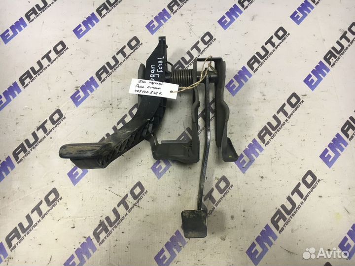 Блок педалей Рено Логан