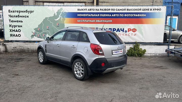 Накладка стекла заднего правого Opel Antara (С145)