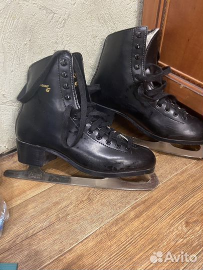 Коньки фигурные р 32. р 42чёрные