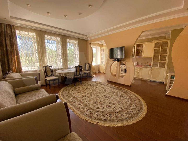 2-к. квартира, 70 м², 3/6 эт.