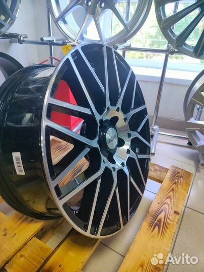 Диски X-Trike X-133 R18 5x114,3 ET 35 DIA 67.1