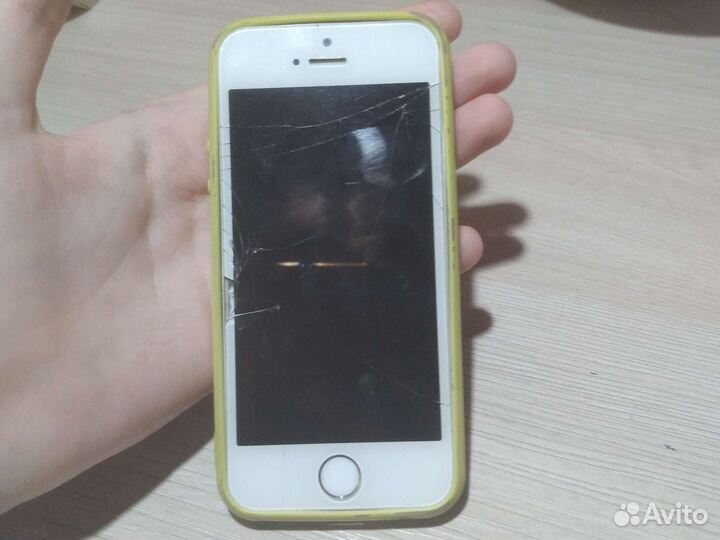 Телефон iPhone 5s