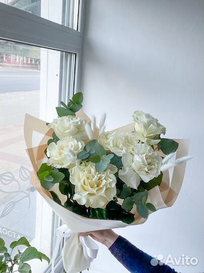 Букет из французских роз с эвкалиптом