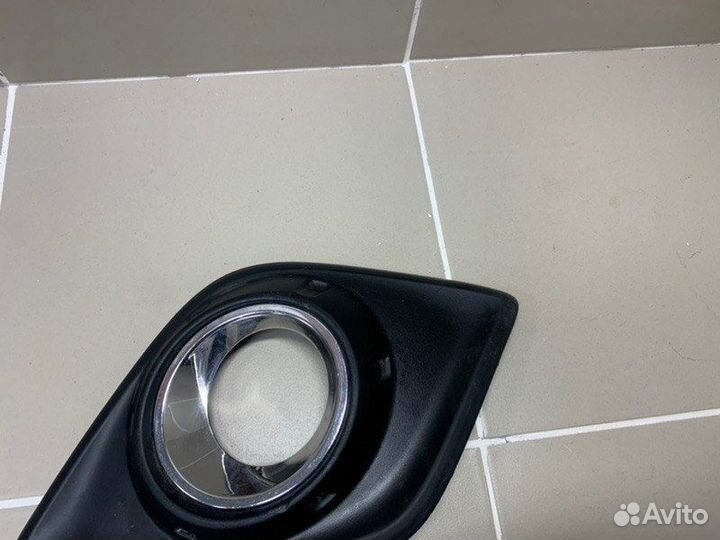 Накладка противотуманной фары Toyota Hilux 8 2015