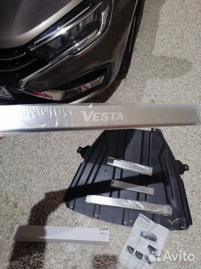 Накладки на пороги vesta