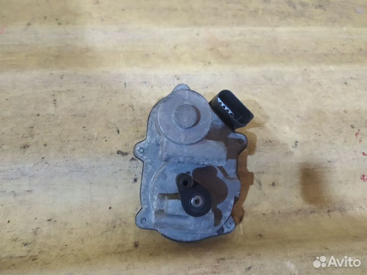 Заслонка дроссельная Audi Q7 4L 2005-2015