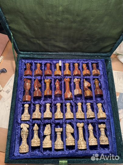 Шахматы из камня ручной работы ракушечник и яшма