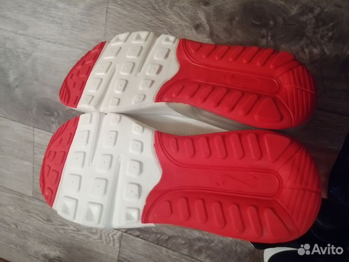 Кроссовки новые
