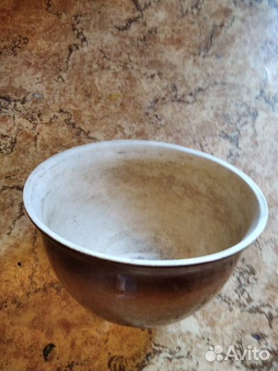 Керамические горшки и небольшие кактусники