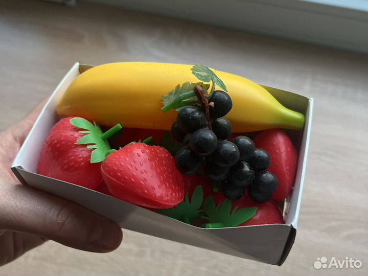 Игрушечные фрукты и ягоды: клубника, банан