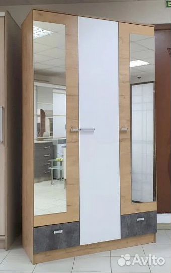 Шкаф трёхстворчатый Дуб вотан