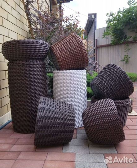 Кашпо из искусственного ротанга