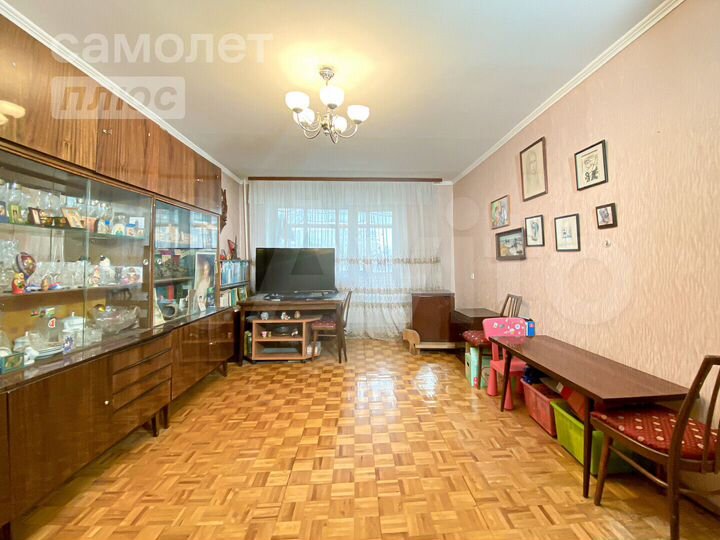 2-к. квартира, 57 м², 4/14 эт.