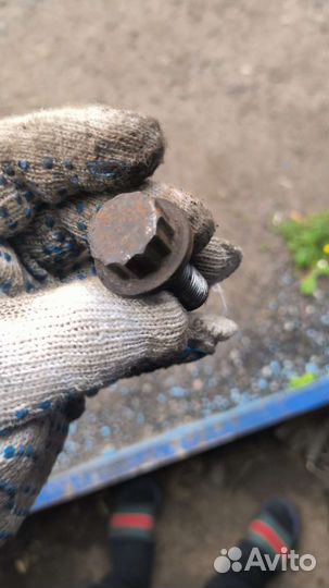 Болт коленвала Audi 80 VW Golf 3 Passat B3