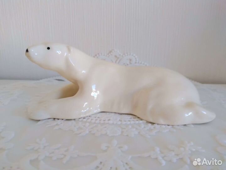 Белый медведь фарфор