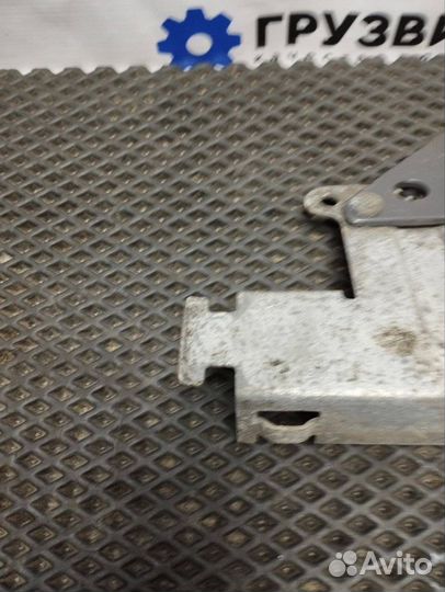 Кронштейн (крепление) Volvo FH4 21252110