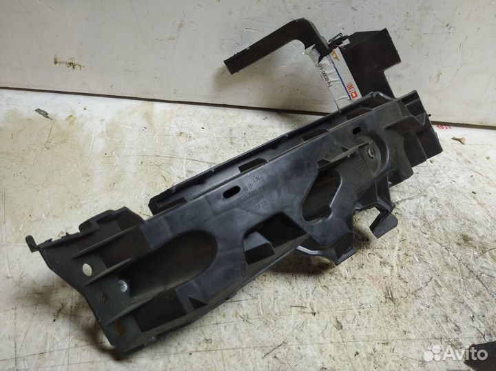 Кронштейн фары Audi Q5 2008–2017