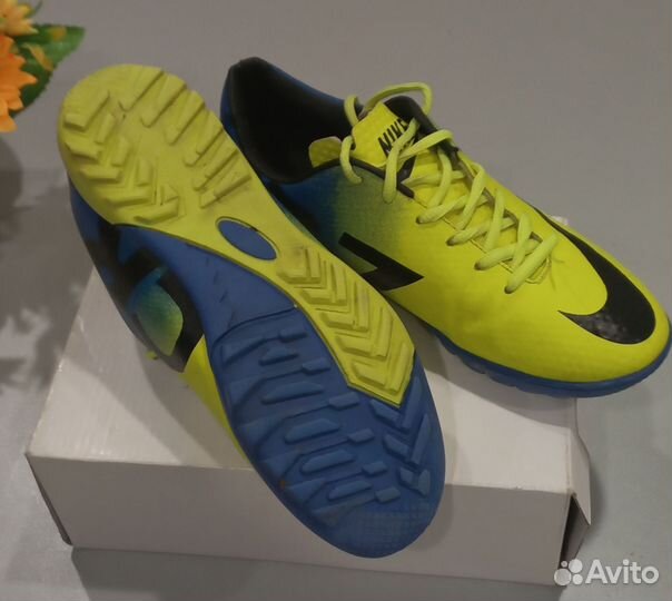 Футбольные бутсы nike