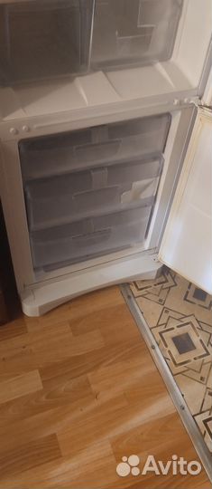 Холодильник бу indesit