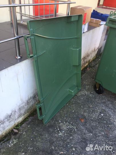 Мусорный контейнер