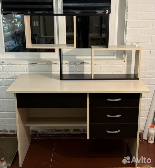 Письменный стол