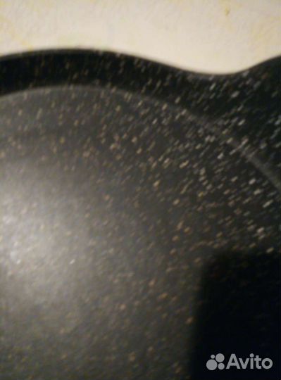 Кастрюли (6 и 10 л) и 2 сковороды