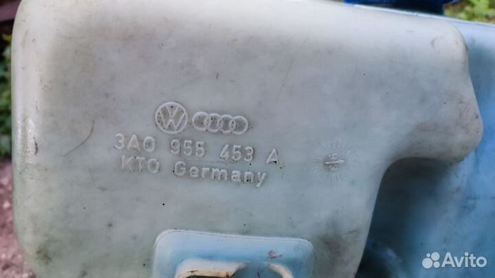 Бачок омывателя passat b4