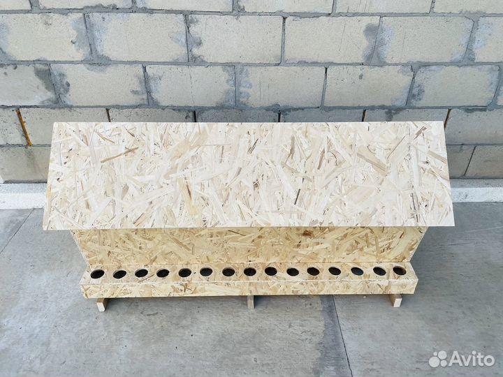 Бункерная кормушка для кур