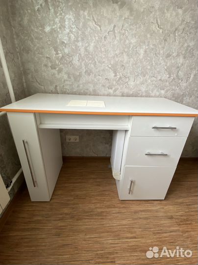 Стол для маникюра бу