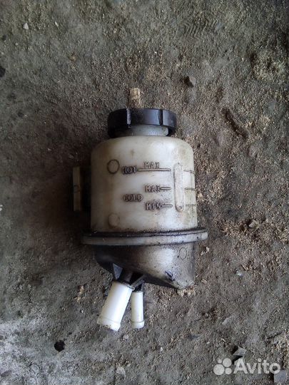 Бачок гур Ниссан Навара Патфайндер