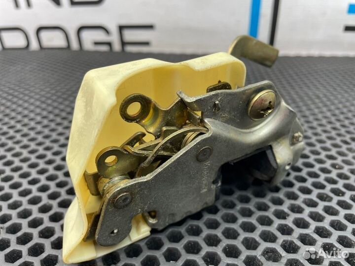 Замок двери задний левый Mercedes-Benz E-Class