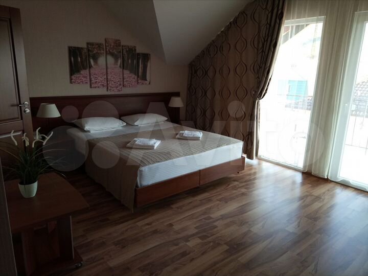 Гостиница, 1200 м²