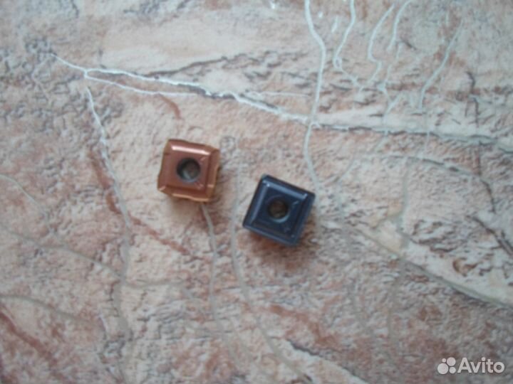 Продам пластины для токарных резцов и сверл в