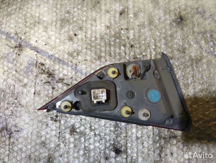 Правый Фонарь в крышку багажника Genesis G80