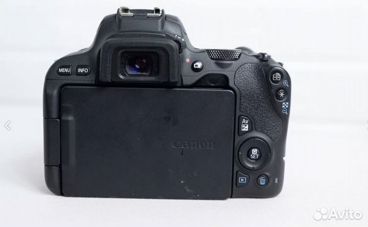 Canon 200d + Объектив canon 18-55 kit + Аксессуары