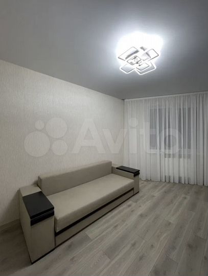 3-к. квартира, 100 м², 2/5 эт.