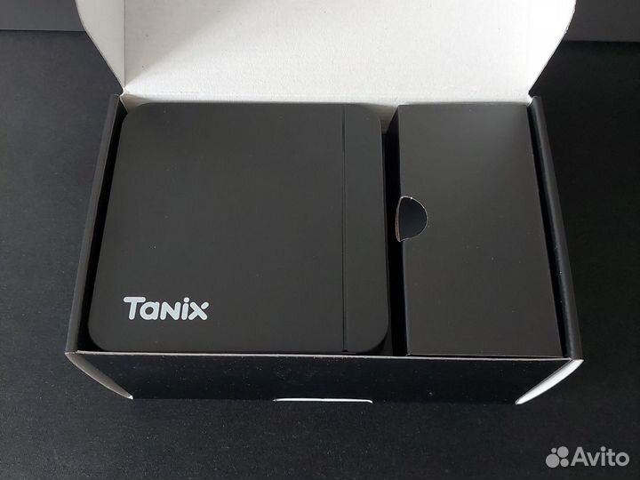 Андроид тв приставка 3000 каналов Tanix W2 2/16gb