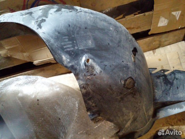 Подкрылок передний левый Volkswagen Polo Sedan