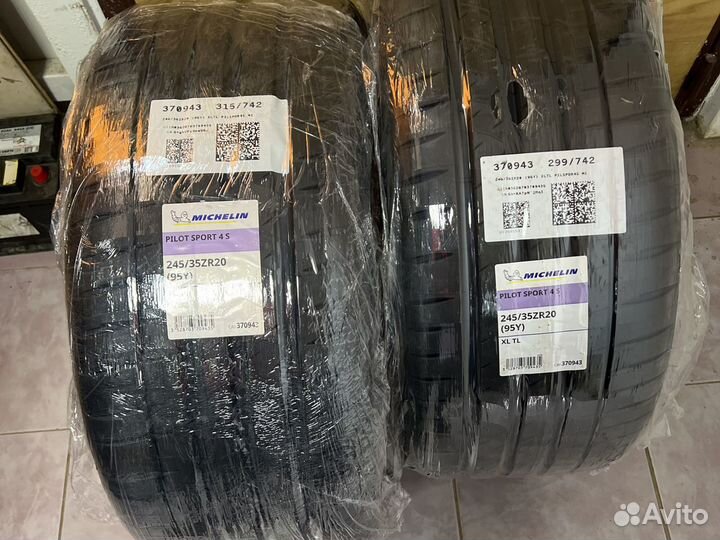 Michelin Pilot Sport 4 S 245/35 R20