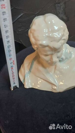 Старинный бюст. Есенин