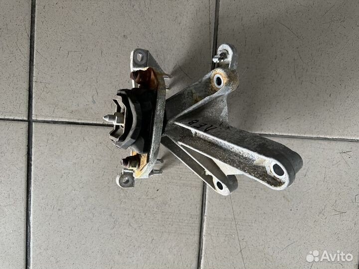 Подушка двигателя левая Рено Дастер Duster