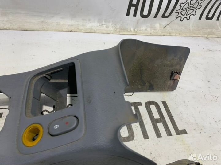 Центральная консоль Renault Clio хэтбек 2001