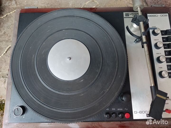 Виниловый проигрыватель