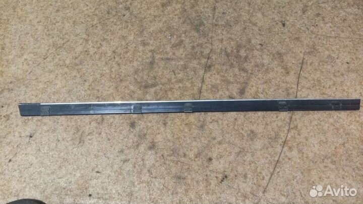 Бархотка внутренняя задняя левая Audi 100 C3 1985