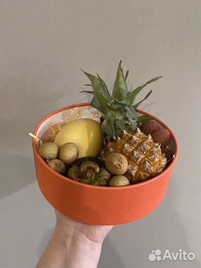 Корзина с фруктами